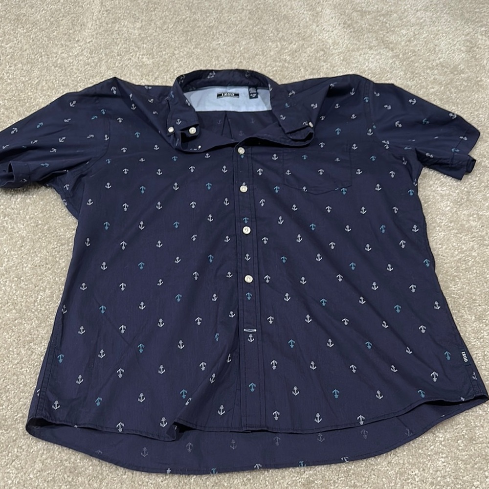 IZOD T-shirt